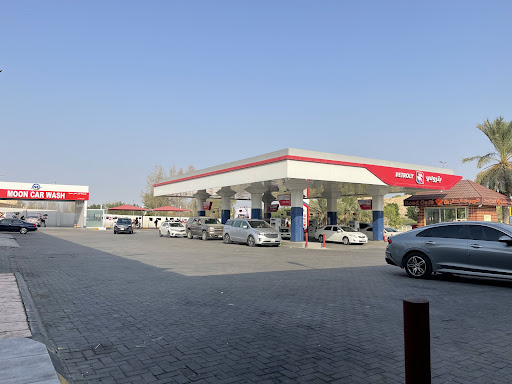 Moon car wash مغسلة القمر للسيارات