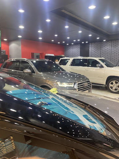 ويش واش لخدمات غسيل وتلميع السيارات