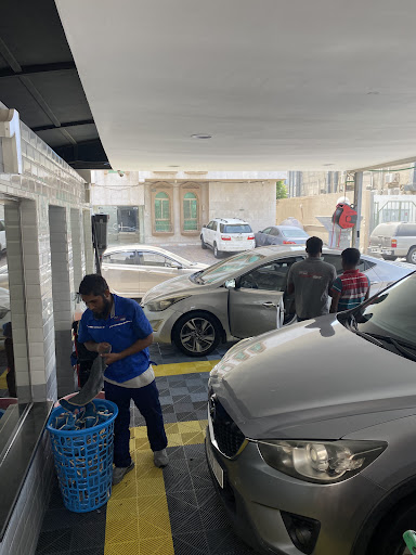 Poleer car wash