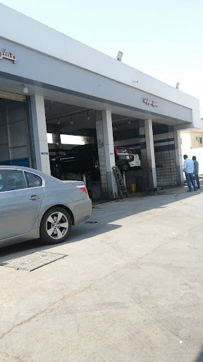 Car Wash with Hydraulic lifts